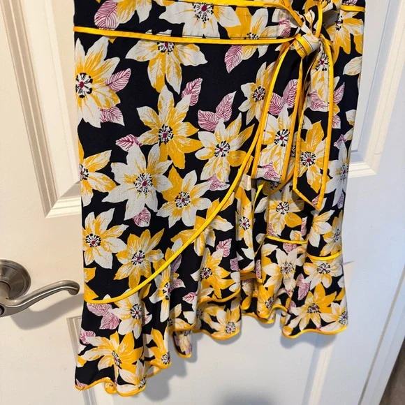 Cinq á Sept Floral Cameron Yellow & White Wrap Dress | Size 4 - Picture 7 of 9